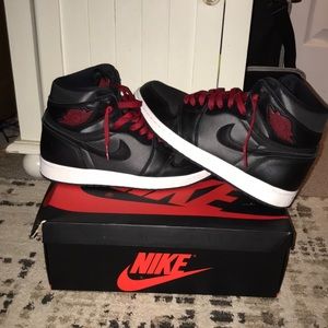 Jordan one retro high Black satin gym red